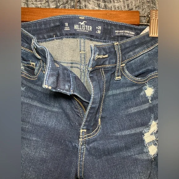 Distressed Blue Jeans - Picture 3 of 9